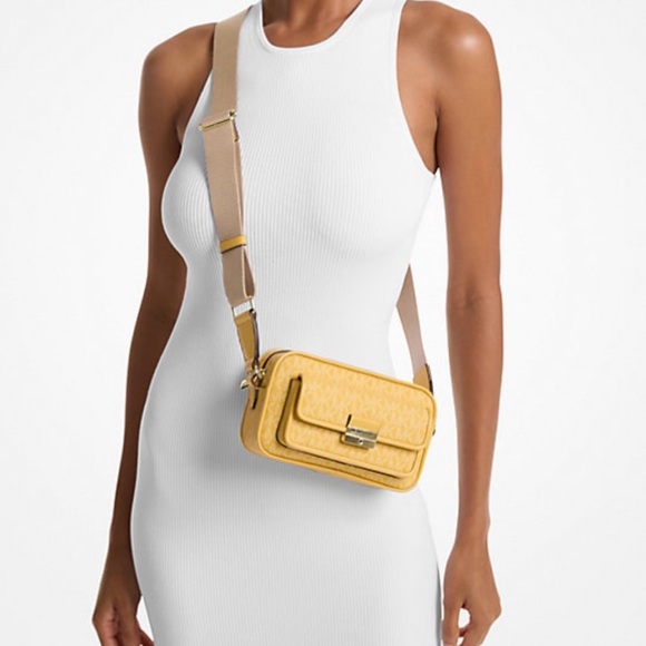 Michael Kors Bradshaw Crossbody Camera Bag - Picture 1 of 10